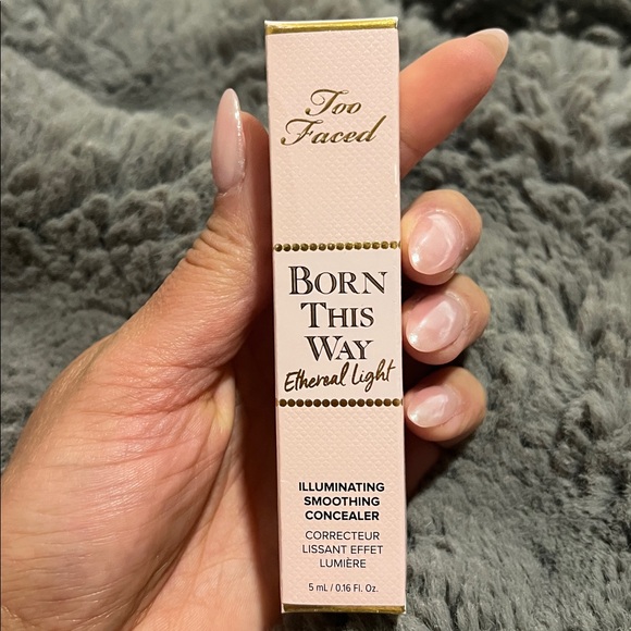 TOO FACED Born This Way Ethereal Light Illuminating Smoothing Concealer - Picture 7 of 9